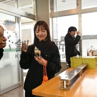 今年も半年限定で販売開始　「ヨンゼロソフト」値上げも初日から列【浜中町】(2026-04-23)