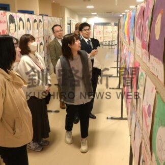 千葉緋茉俐ちゃんに新聞社賞　母の日似顔絵展審査会　イオン釧路店【釧路町】(2026-04-23)