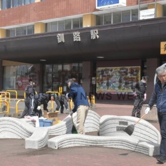 駅周辺を一斉清掃　「気持ちの良い旅を」　ＪＲ北海道釧路支社【釧路市】(2026-04-24)