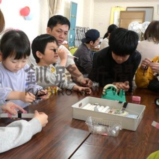 図書館の催しに笑顔　ヨムヨムフェア、来月６日まで【白糠町】(2026-04-24)