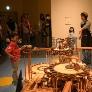 木のオルゴールで音の楽しさ伝える　つちやあゆみさん個展【釧路市】(2026-04-26)