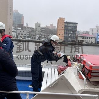観光船の安全点検、指導　釧路海保と道運輸局、大型連休に合わせ【釧路市】(2026-04-27)