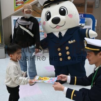 海難事故防止へ買い物客に呼び掛け　釧路海保【釧路市】(2026-04-29)
