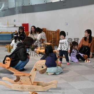 木のおもちゃで遊び楽しむ　遊学館でＧＷイベント、家族連れらでにぎわう【釧路市】(2026-05-02)