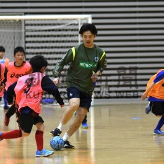 エスポラーダ髙橋選手 小学生と交流　フットサル楽しむ【釧路市】(2026-05-05)