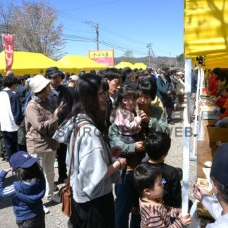チーズやシカ肉おいしい　酪恵舎で即売会にぎわう【白糠町】(2026-05-06)