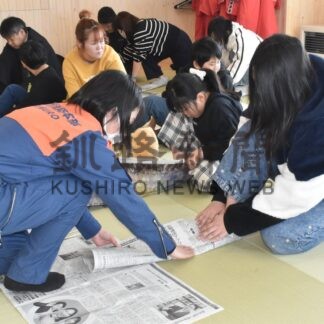 新聞紙で防災スリッパ作製　花咲港少年消防ク【根室市】(2026-05-10)