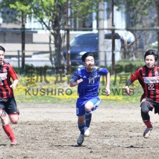 頂点目指し１１チーム熱戦　釧新旗Ｕ─１５サッカー開幕【釧路市】(2026-05-12)