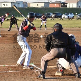 釧路一懸け熱戦開幕　釧新あさ野球　アイトクラブ快勝【釧路市】(2026-05-13)