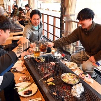岸壁炉ばた営業開始　海産物や肉、炭火で楽しむ【釧路市】(2026-05-16)