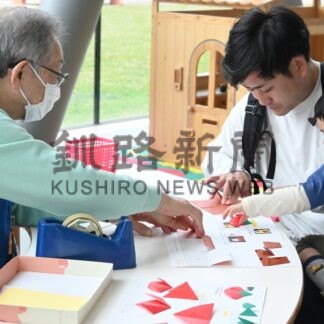 母のために折り紙に挑戦　遊学館で催し【釧路市】(2026-05-19)