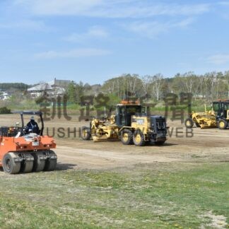 町土木建設業協会がグラウンド整地【標茶町】(2026-05-20)