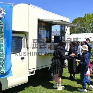 キッチンカーお披露目　中標津農高、フェアで軽食販売【中標津町】(2026-05-24)