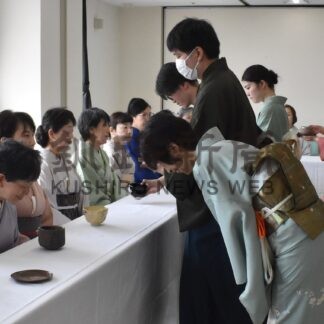 薄茶や和菓子味わう　裏千家淡交会釧路支部、市民らにおもてなし【釧路市】(2026-05-25)