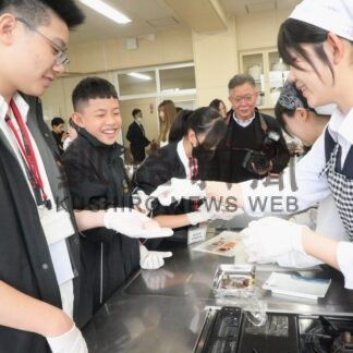 和菓子作りや茶道体験　北陽高生、台湾の生徒と交流【釧路市】(2026-05-27)