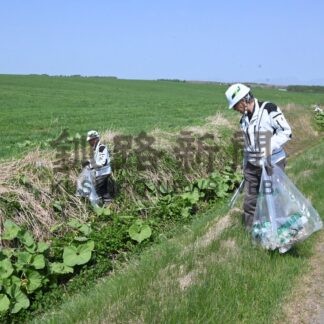 中村興業が町道２７線沿いで清掃活動【中標津町】(2026-05-28)