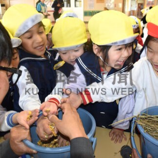酪農を身近に感じて　生産者が認定こども園訪問【釧路市】(2026-05-29)