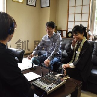 庭園墓の魅力紹介　本行寺の菅原麻子さん、ＦＭくしろ出演へ収録【釧路市】(2026-06-03)