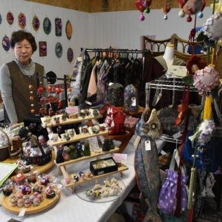 女性作家の作品並ぶ　彩花工房で展示、販売【鶴居村】(2026-06-03)