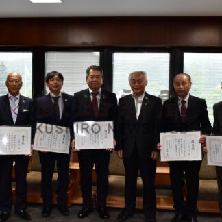 小松氏「思い受け止める」　釧路町長選で産業団体ら推薦状【釧路町】(2026-06-05)