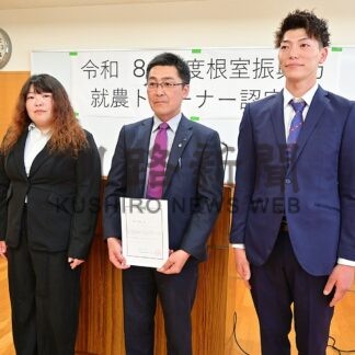 浅田さんの夢後押し　丹羽さん、就農トレーナー認定【別海町】(2026-06-09)