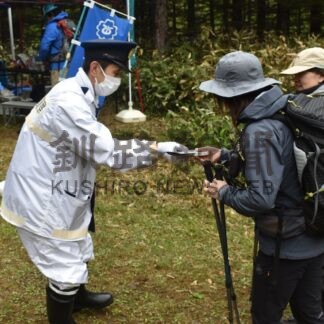 遭難防止へ呼び掛け　中標津署、標津岳山開きに合わせ【中標津町】(2026-06-10)