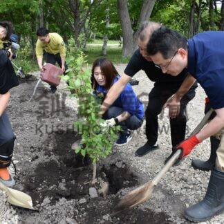 川湯温泉街の景観美しく　宿泊施設跡地に植栽　阿寒摩周国立公園運営協会【弟子屈町】(2026-06-20)