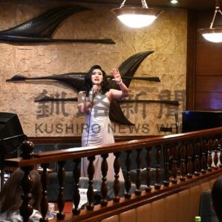 夢の町で名曲熱唱　ちあきホイみさん投げ銭ライブ【釧路市】(2026-06-20)