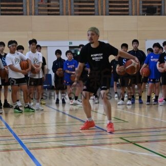 プロ選手からバスケ学ぶ　鶴居で初のリアライズカップ、中学生が交流試合【鶴居村】(2026-06-22)