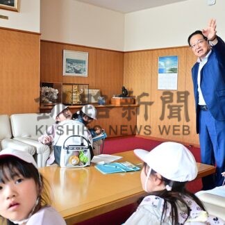 町長さんのお仕事は？　町役場で社会科見学　上西春別小児童【別海町】(2026-06-25)