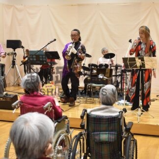 昭和歌謡の名曲を披露　釧路の老人ホームときわ台ヒルズ、北海バンドがライブ【釧路市】(2026-06-27)
