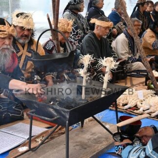 ヒメマスの恵み感謝 神々や祖先に祈り　阿寒アイヌ協会が祭り【釧路市】(2026-06-28)