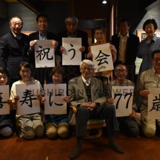 級友集い 喜寿祝い合う　釧路鳥取中１９６５年卒３年７組　恩師ゲストに【釧路市】(2026-07-01)