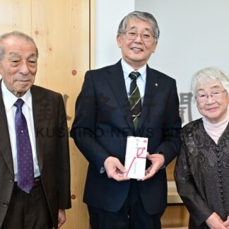 市教育振興基金へ寄付　根室書道連盟【根室市】(2026-07-05)