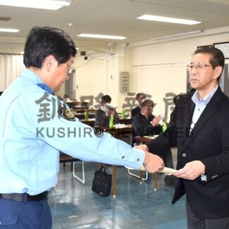 ４人に少年補導功労者表彰伝達　釧路署【釧路市】(2026-07-07)