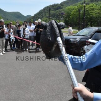 ヒグマ被害防止呼び掛け　中標津署　羅臼岳山開きで啓発【羅臼町】(2026-07-08)