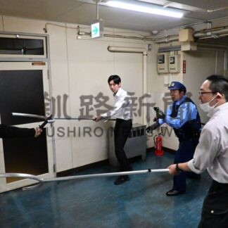 事件教訓に防犯訓練　〝さすまた〟など体験　根室振興局【根室市】(2026-07-11)