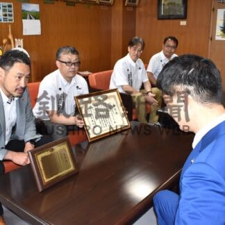 ファシリティーズ大賞受賞、市長に報告　東北海道スポーツコミッション【釧路市】(2026-07-15)