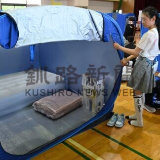 体育館に避難所設営　標津小児童、キャンプで体験【標津町】(2026-07-16)