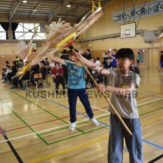台湾の子供たちと交流　傘踊り披露、来釧歓迎　市立鳥取小【釧路市】(2026-07-18)