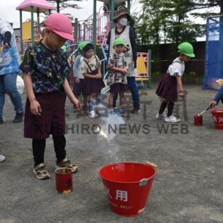 消防職員から花火の正しい遊び方学ぶ　カトリック幼稚園で教室【根室市】(2026-07-18)