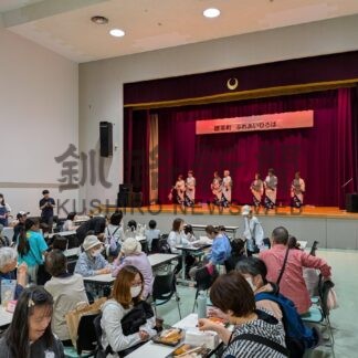販売会やステージ楽しむ　標茶町ふれあいひろば、町民らが出会い交流【標茶町】(2026-07-19)