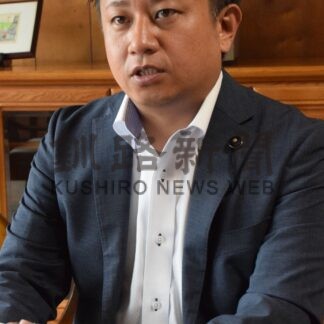 酪農経営　道独自支援は消極的姿勢　岡田氏が道政報告【釧路市】(2026-07-23)