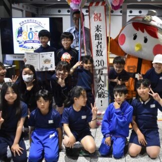 防災センター来館者３０万人　附属前期課程クラブ員に認定証　記念しセレモニー【釧路市】(2026-07-24)