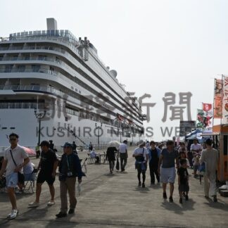 飛鳥Ⅲが釧路港寄港　観光コンベンション協会　スタンプラリーで歓迎【釧路市】(2026-07-24)