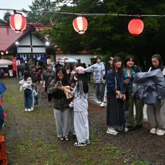 カラオケ、屋台で多世代交流　釧路神社例大祭にぎわう【釧路町】(2026-07-24)