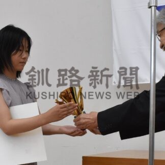 「海の月間」受賞者に表彰状　３１日まで児童絵画展【釧路市】(2026-07-25)
