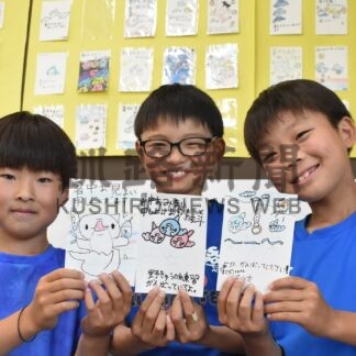 暑中見舞い絵手紙並ぶ　釧路貝塚郵便局に清明小児童の力作５７点【釧路市】(2026-07-27)