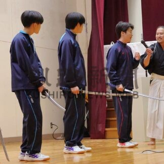 殺陣披露、演技のこつ伝授　根室高１２０周年記念し卒業生講話【根室市】(2026-07-27)