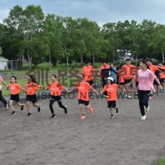 陸上合宿、目標達成へ汗　クラフティア女子競技部、子供らと交流も【標茶町】(2026-08-01)